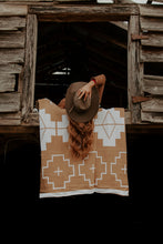 Load image into Gallery viewer, Tan &amp; White Terlingua King Blanket
